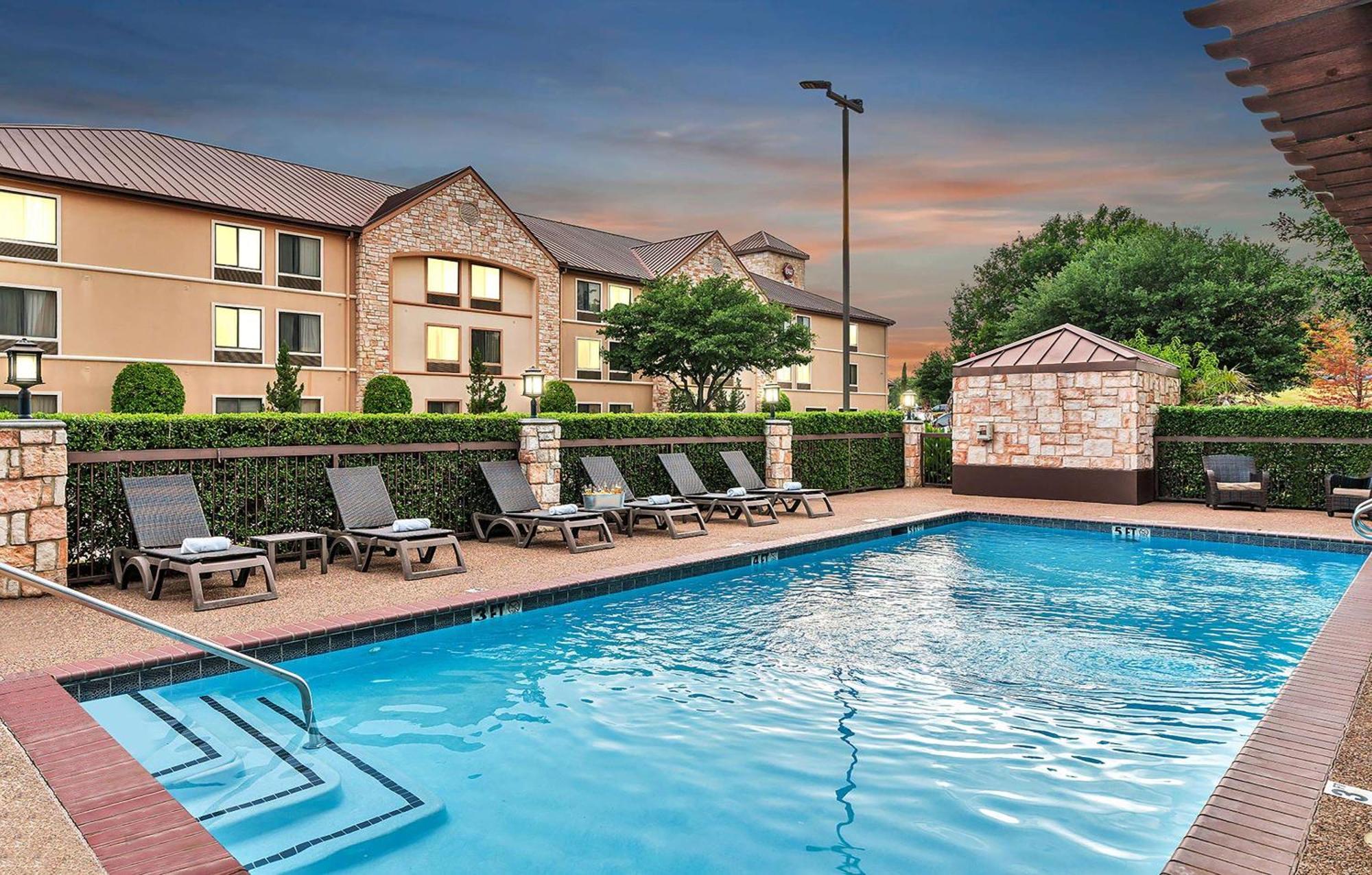 Best Western Plus Lewisville Flower Mound Exterior photo